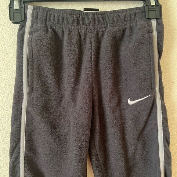 Boys Nike fuzzy fleece sweatpants 7 - Picture 3 of 6